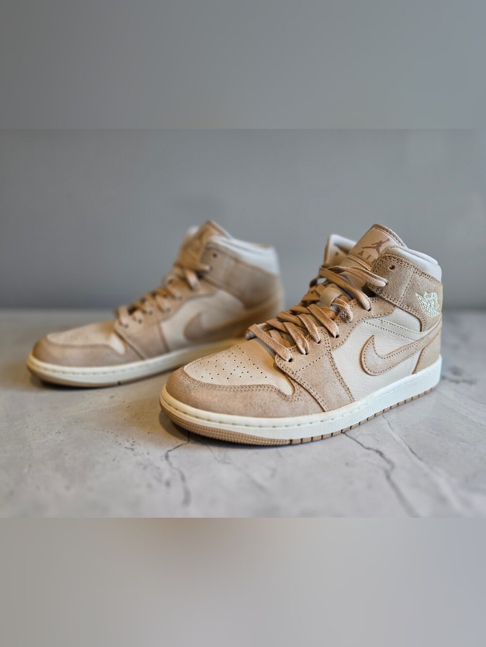 Nike Air Jordan 1 Mid in Beige/Tan Casual Sneakers